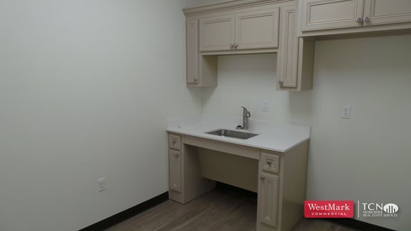 Office Condo for Sale or Lease: 5424 19th Street Suite 402, Lubbock, TX 79407